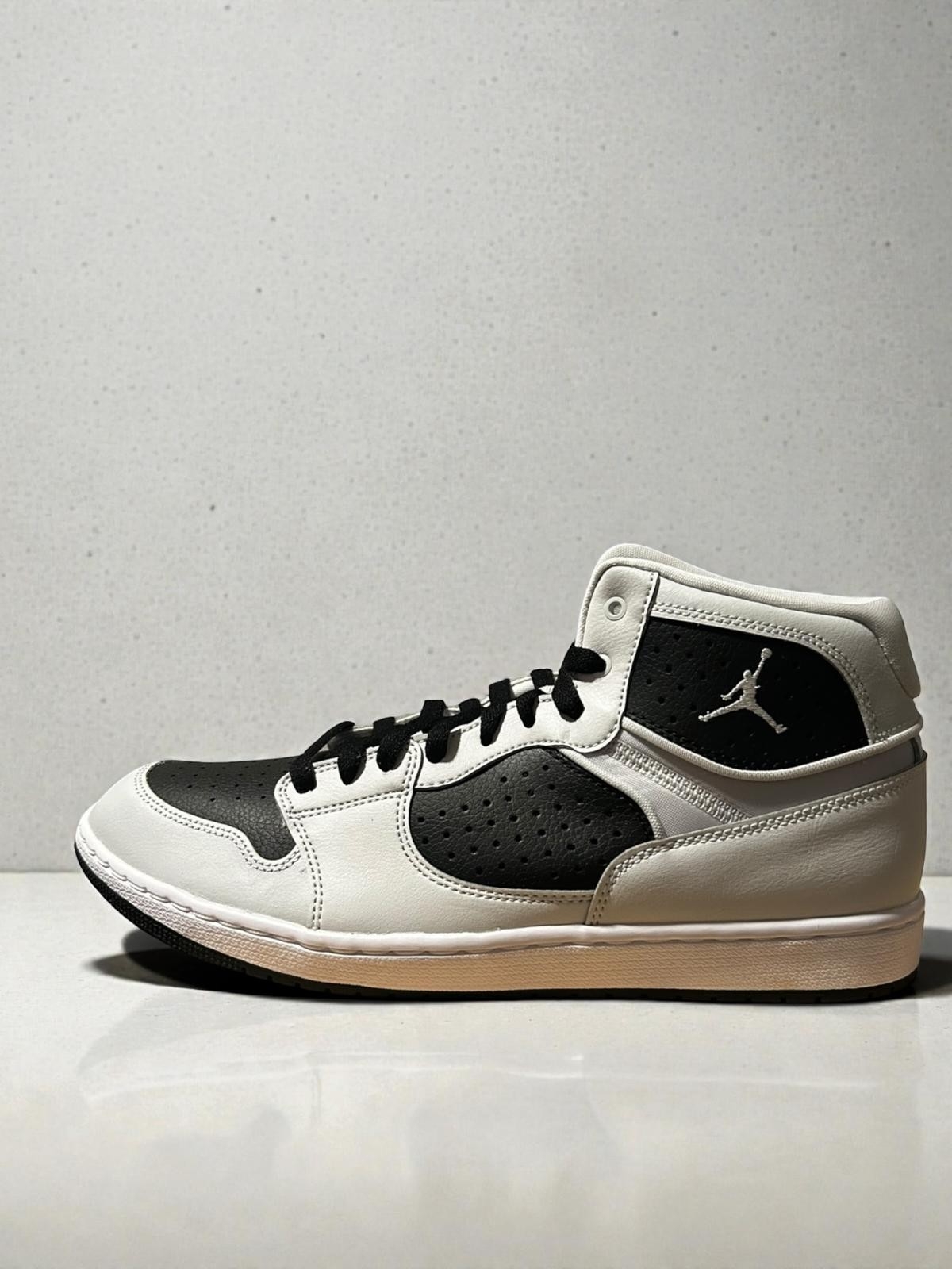 Nike Mid-Top Sneaker In Black And White